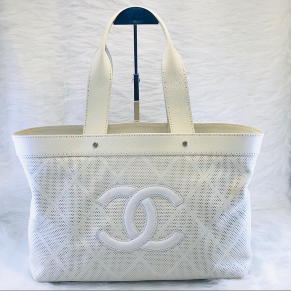 CHANEL Perforated Leather Large CC Tote White - Picture 1 of 8
